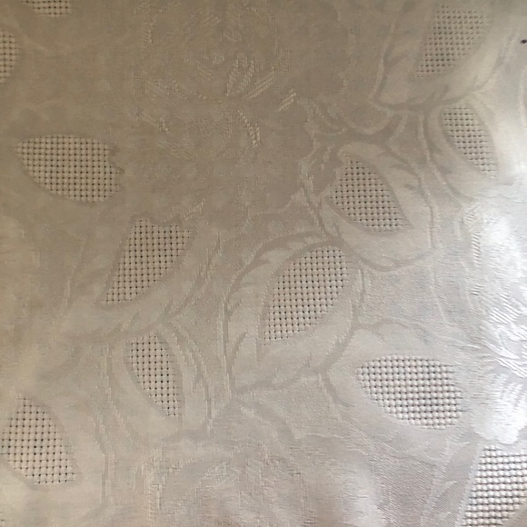 Vintage Floral White Lace Placemat Pair with Roses - Picture 10 of 15